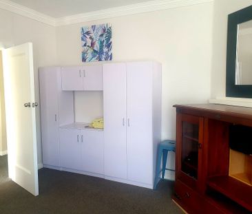 COSY ART DECO APARTMENT - WHITEWARE INCLUDED - Photo 3