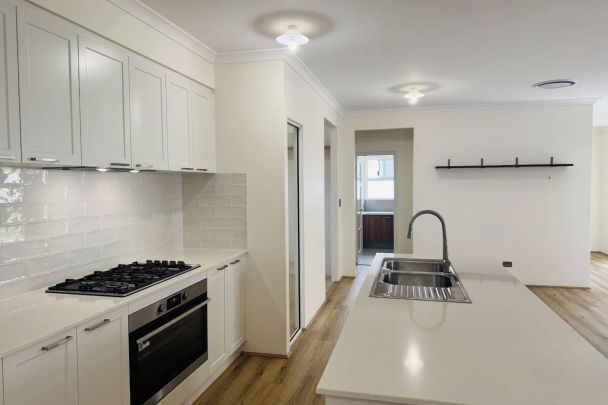 Wonderfully modern on Wisbey! - Photo 1