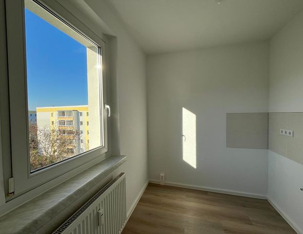 Move into your new home. - Photo 1