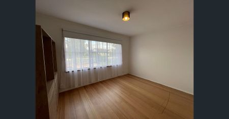 Quiet Court and Easy Access to Shops and Transport - Photo 3