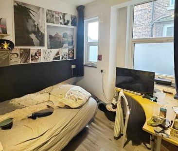 10 bedroom semi-detached house to rent - Photo 2