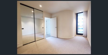 Stunning 2 bedroom apartment in heart of South Yarra - Photo 2