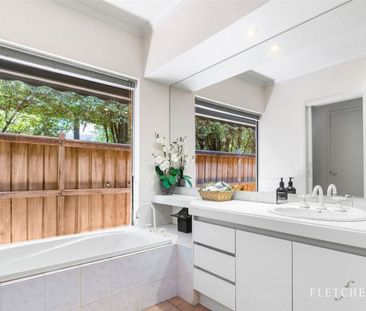 17 Lowana Cres, Forest Hill VIC 3131 - House For Rent | Domain - Photo 3