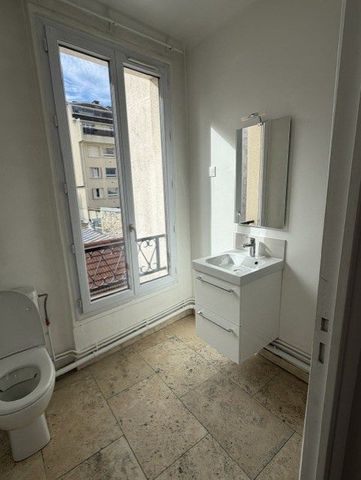 Location Appartement 2 pièces 43m² PARIS 13ème - Photo 4