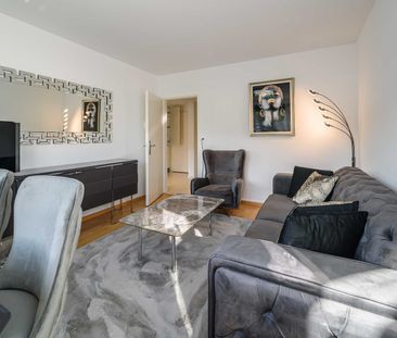 Exklusive 2.5-Zimmer-Wohnung in Zug – Neu renoviert & modern möblie... - Photo 1