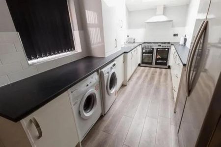 6 bedroom house to rent - Photo 4