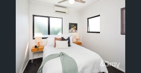 Spacious with dual outdoor living in prime Milton location - Photo 5