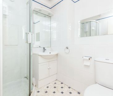 2 bedroom mid-terrace to rent Furness Road - Photo 4