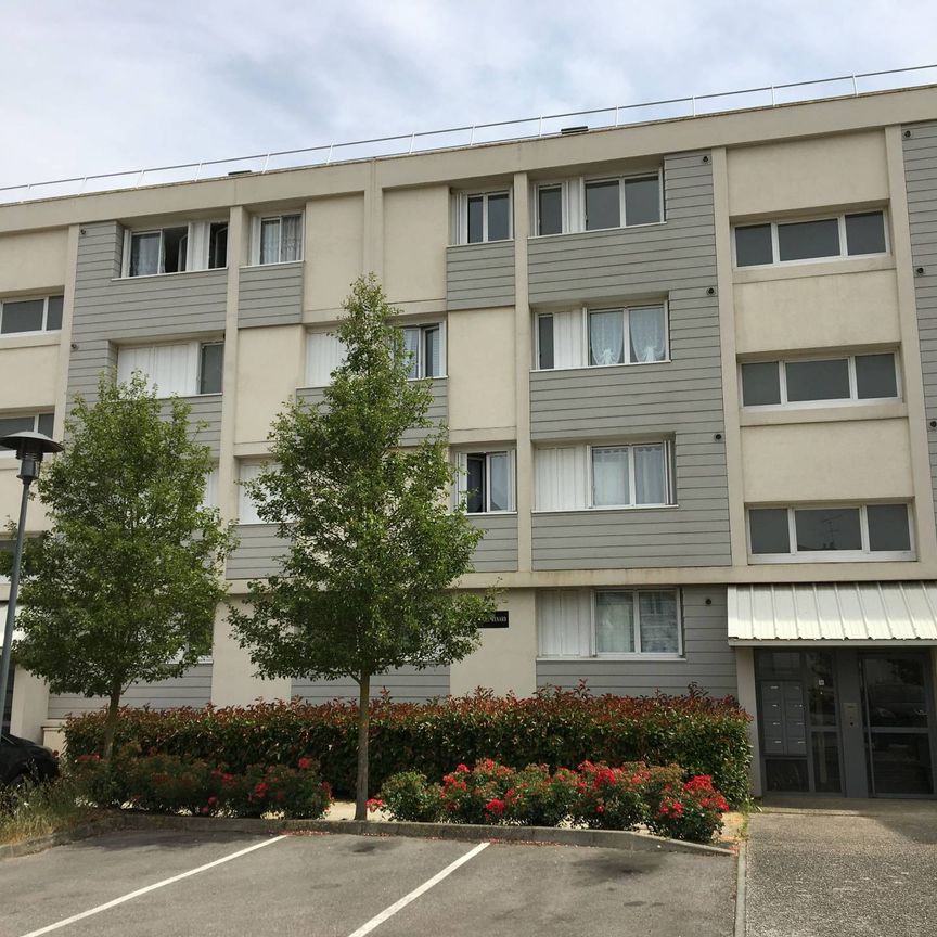TILLIERES SUR AVRE - T4 de 70 m² - Photo 1
