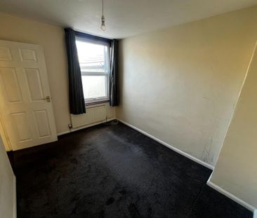2 bedroom end of terrace house to rent - Photo 1