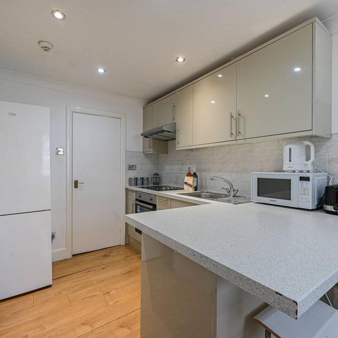 Studio to rent - Photo 1