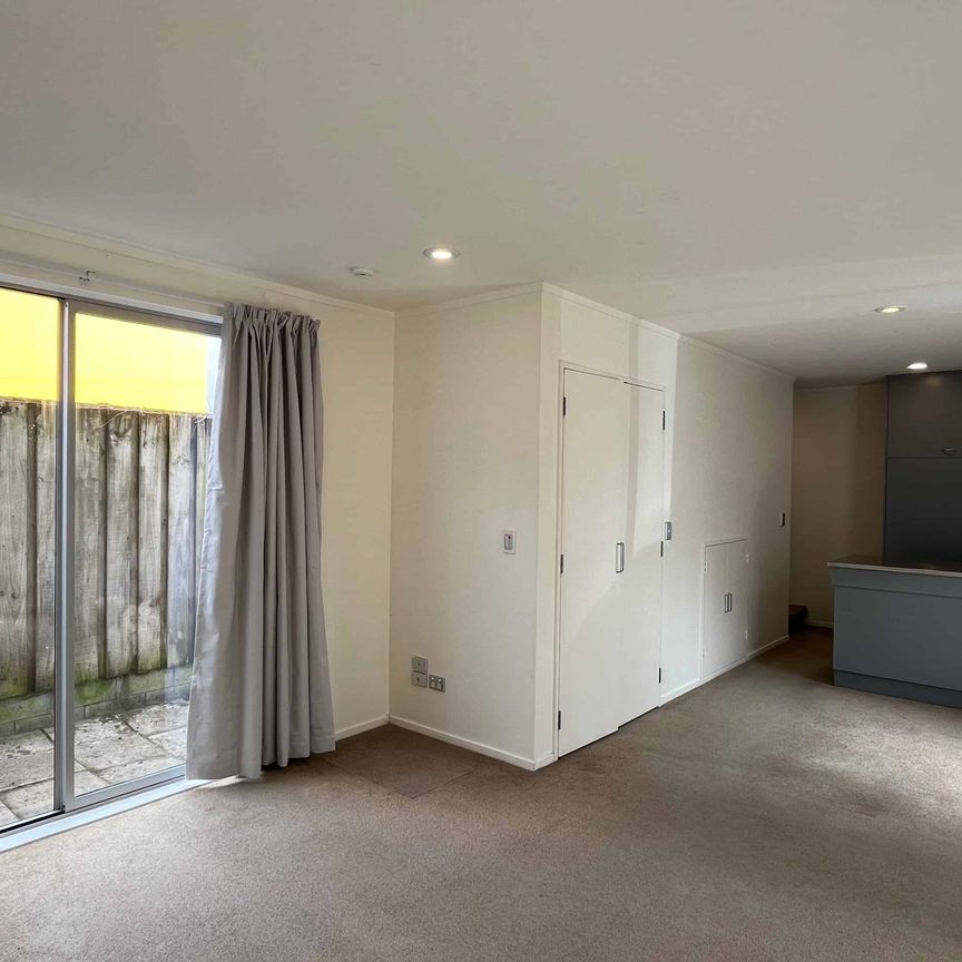 Terrace Home in Prime Location, St Lukes! - Photo 1