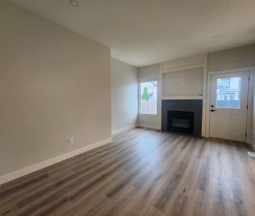 Stunning Three Bedroom House with Central AC in Clayton/Cloverdale,... - Photo 5