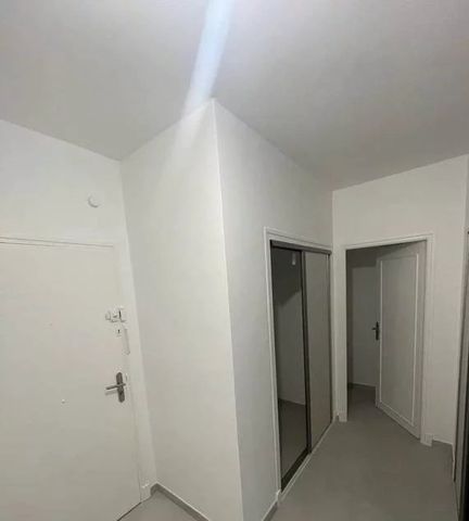 Location Appartement - Saint-André-de-la-Roche - Photo 3