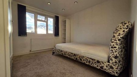 Stradbroke Grove, Ilford, IG5 - Photo 5