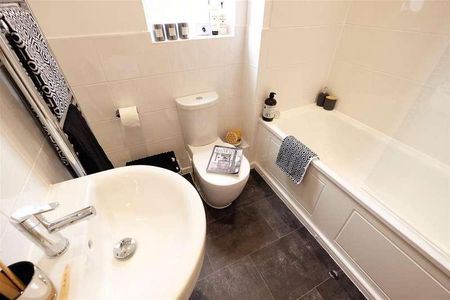 Herringbone Road, Worsley, M28 - Photo 3