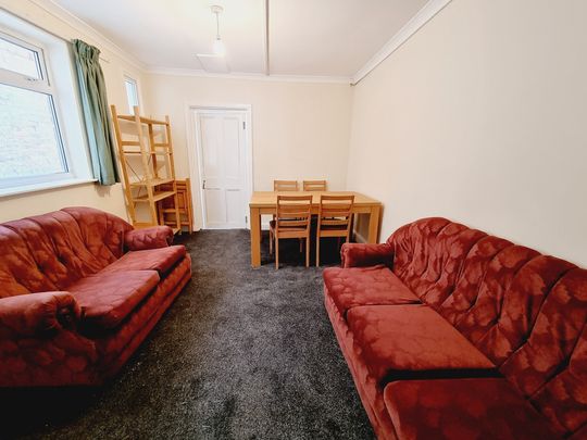 6 Bed Student Accommodation - Photo 1