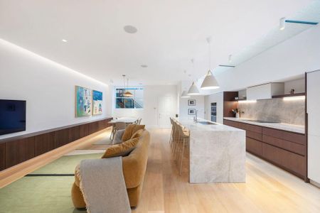 4 bedroom end of terrace house to rent - Photo 2