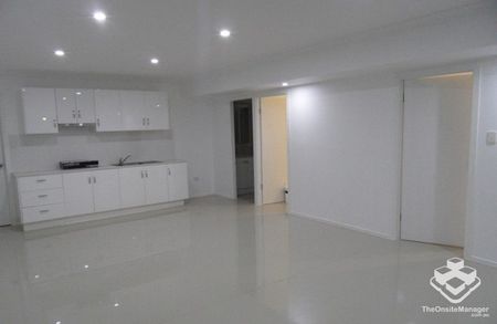 Dual living home in convenient location - Photo 5