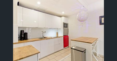 Fully Furnished - 1 Bedroom Unit - Inner City Living! - Photo 3