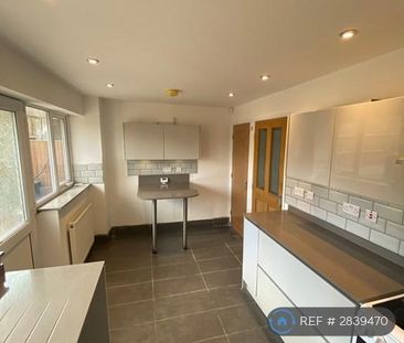 3 bedroom semi-detached house to rent - Photo 4