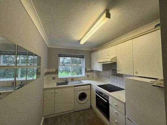 Searle Court, Appleton Square, Mitcham, CR4 - Photo 1