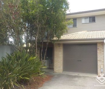 STYLISH EXECUTIVE LIVING AT GREAT LOCATION - Photo 3