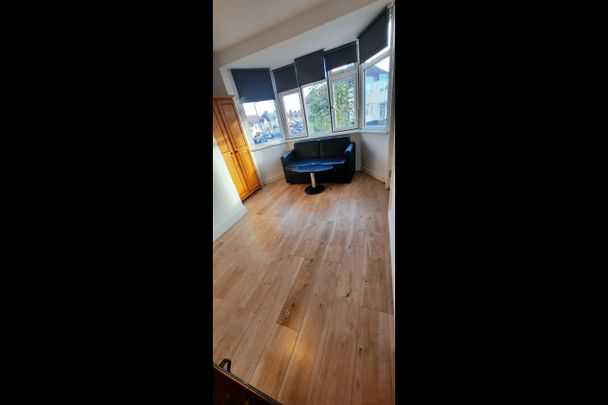 Studio Flat, The Ridgeway, NW9 - Photo 1