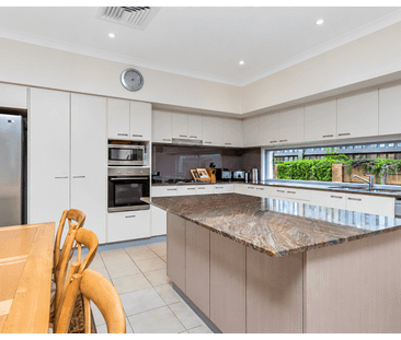 Light-Filled 5-Bedroom Lowset in Wakerley with Ducted Air Conditioning - Photo 6