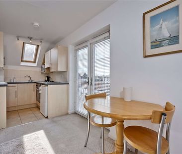 A spacious one bedroom apartment in the centre of town. - Photo 1