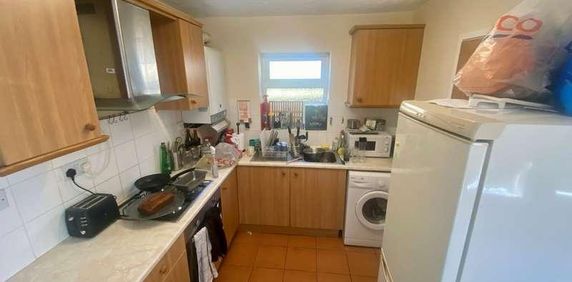 Arnesby Road - Bedroom House, NG7 - Photo 2