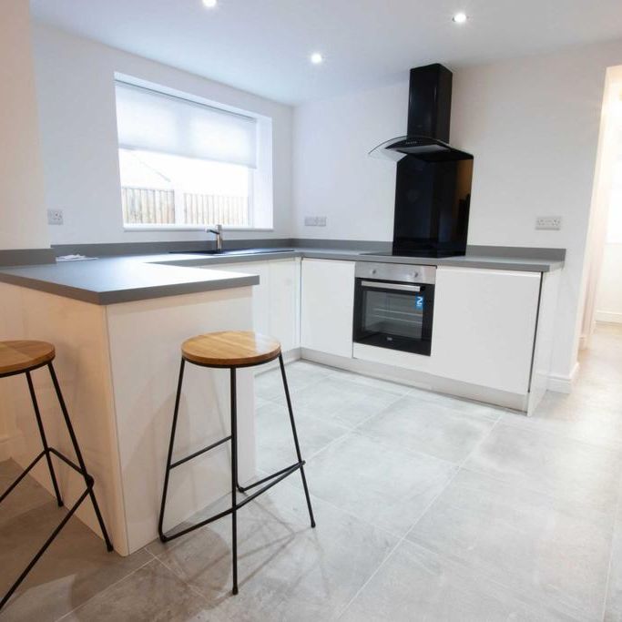 3 bedroom semi-detached house to rent - Photo 1