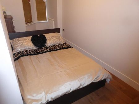 Available 2 Bed Flat - Ground Floor - Photo 4