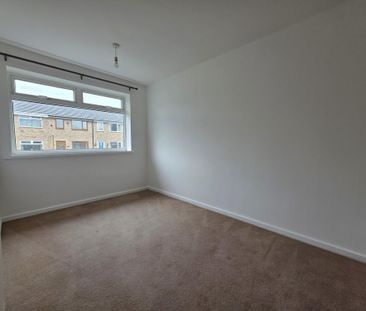 3 bedroom end of terrace house to rent - Photo 3