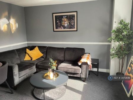 2 bedroom maisonette to rent - Photo 3