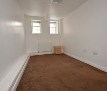 2 Bedroom FIrst Floor Flat - Photo 4