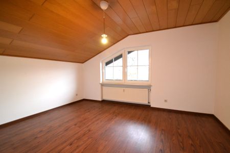 **Königswinter: Charmante Dachgeschosswohnung am Fuße des Ölbergs, 3 Zimmer, Balkon und Stellplatz** - Photo 4