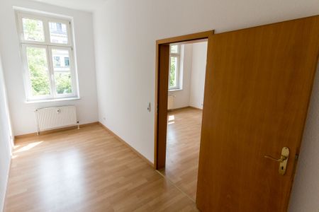 **Wohnen auf der Kultstraße KarLi + neue EBK + Fahrstuhl** - Photo 2