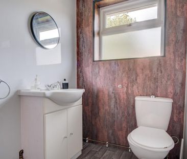 3 bedroom detached house to rent - Photo 4