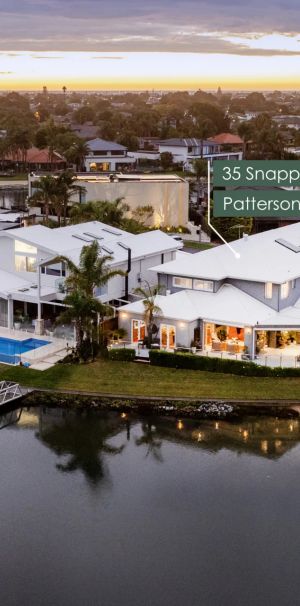 'Sea Breeze' Absolute Waterfront Luxury with Private Powered Jetty - Photo 2