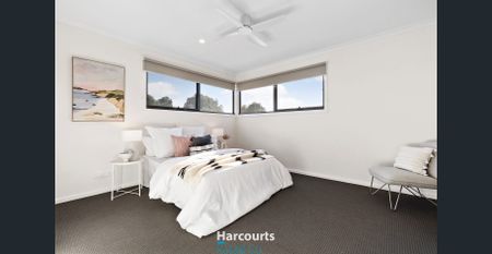 Air- conditioned Main Bedroom Park fronted 4 bedroom Masterpiece - Photo 3