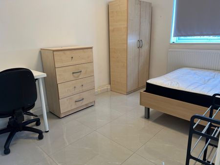 Room in a Shared Flat, Halliday House, E1 - Photo 5