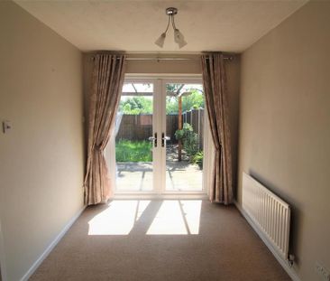 3 bedroom end of terrace house to rent - Photo 2