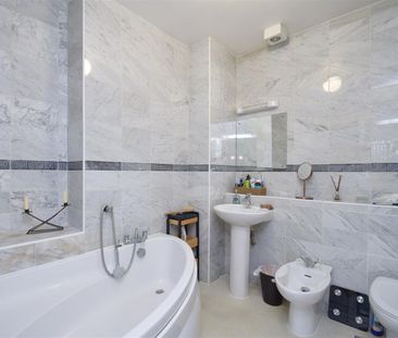 Kewferry Drive, Northwood, HA6 - Photo 2