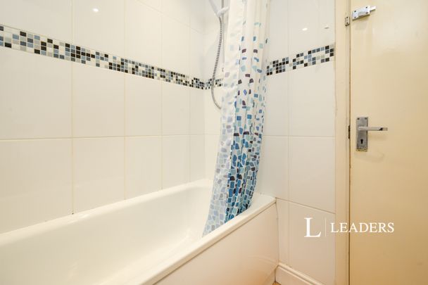 3 bedroom apartment to rent Waverley Road, Southsea, PO5 - Photo 1