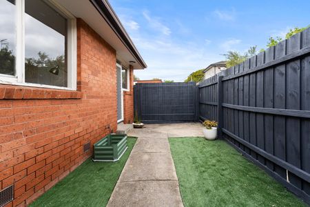 Boutique Family Living with Lifestyle Convenience - Photo 3