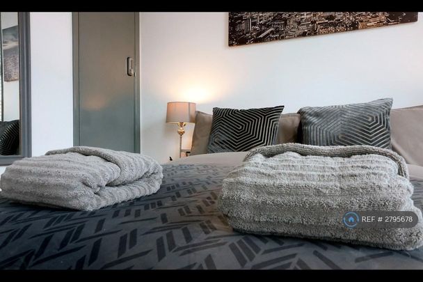 Studio to rent - Photo 1