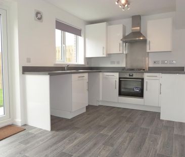3 bedroom semi-detached house to rent - Photo 6