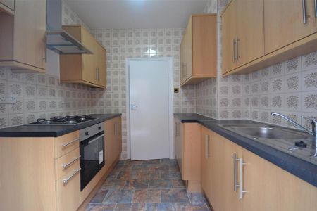 2 bedroom flat to rent - Photo 4