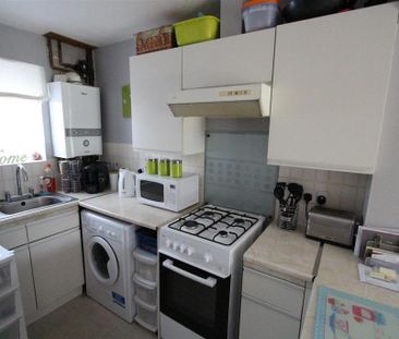 2 bedroom end of terrace house to rent - Photo 6